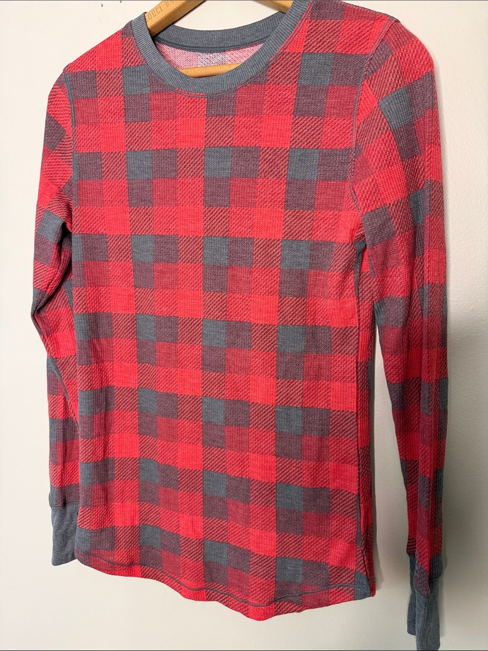 Cuddl Duds Two-Tone Pink and Gray Stretch Thermal Top